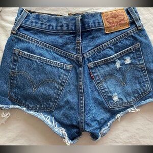 Levi’s shorts W24